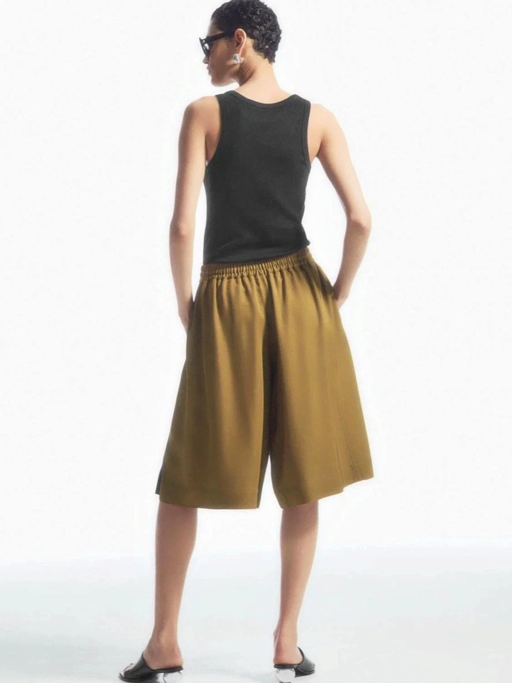 COS Elasticated Bermuda Shorts in Olive green Size 10